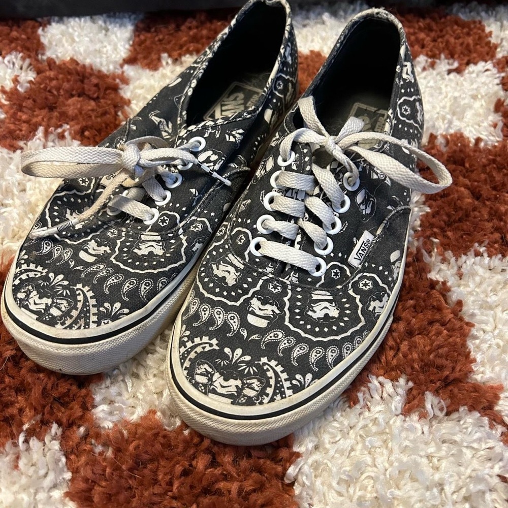 Star wars Vans Women's Black Paisley Sneakers